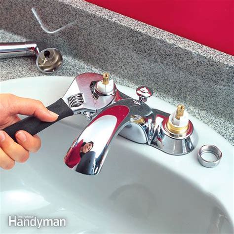 How to Fix a Leaking or Dripping Bathroom Faucet Handle。